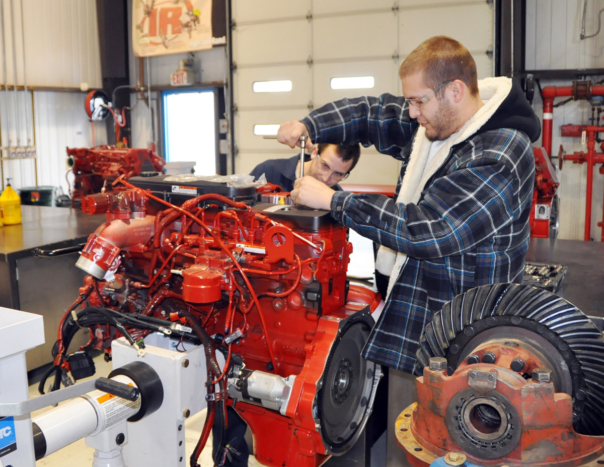 Read more about the article Diesel Mechanics as a Career