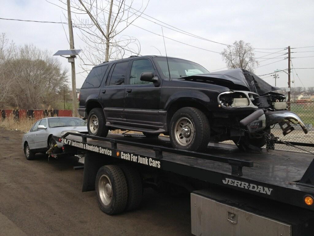 Read more about the article Junk Car Removal – No Title, No Problem!