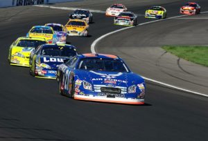 Read more about the article Taking a Look at Stock Car Racing