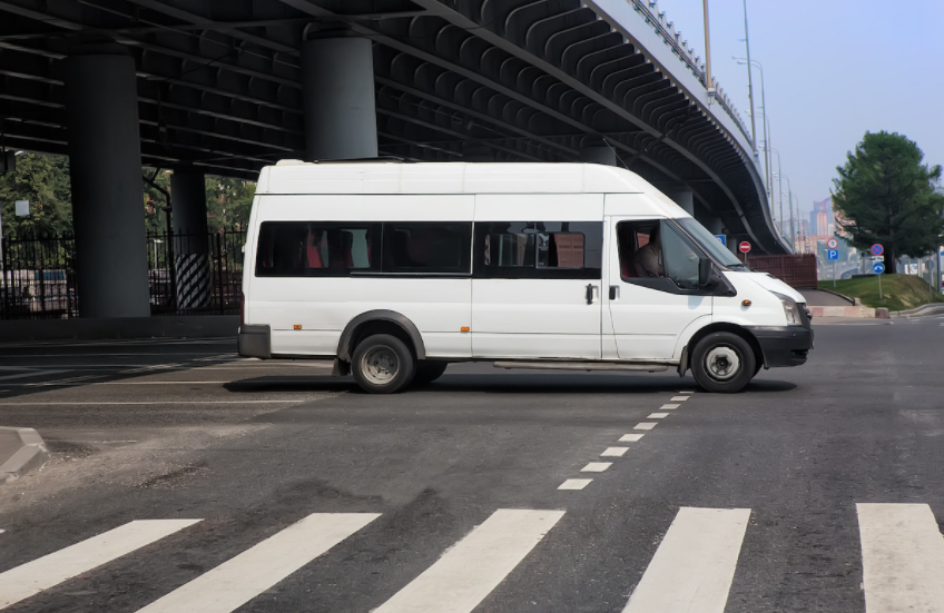 Read more about the article Advantages of Minibus Hire Services: Why You Should Consider Them