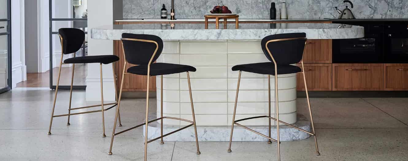 Read more about the article From Swivel to Backless: How to Buy Bar Stools for Your Home