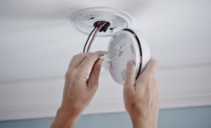 Read more about the article The Benefits of Professional Smoke Alarm Installation: Peace of Mind Guaranteed