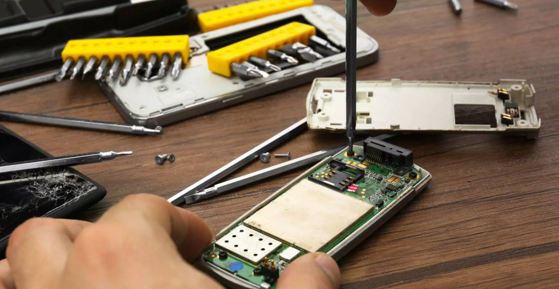 Read more about the article 4 Common Phone Repair Myths Debunked