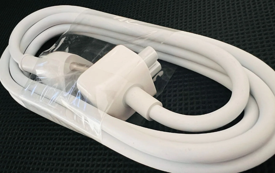 Read more about the article Top 5 Reasons Why Your MacBook Charger Cable is Malfunctioning