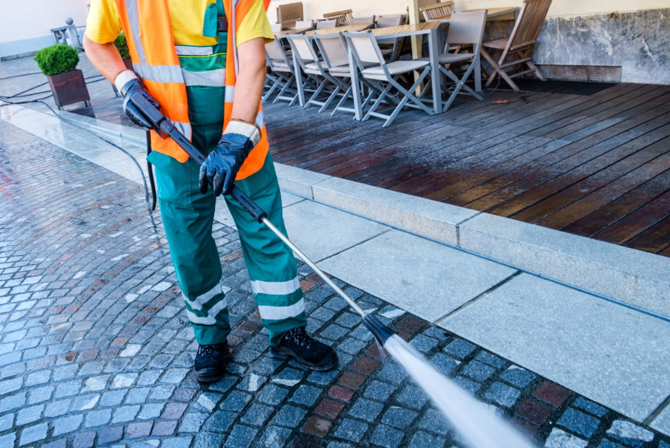 Read more about the article Understanding the Technology Behind High-Pressure Cleaning Equipment