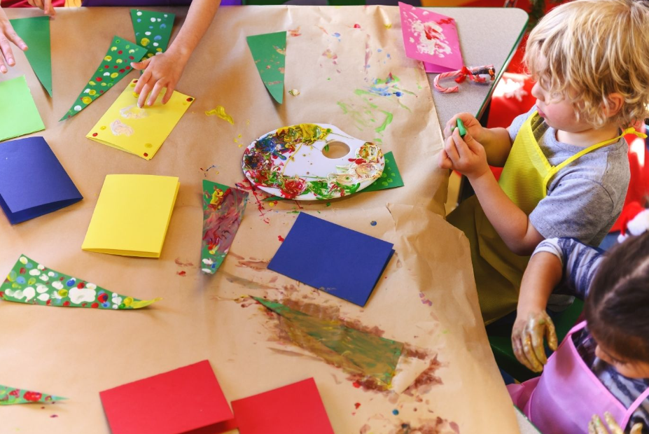 You are currently viewing How to Incorporate Educational Value into Childcare Crafts?