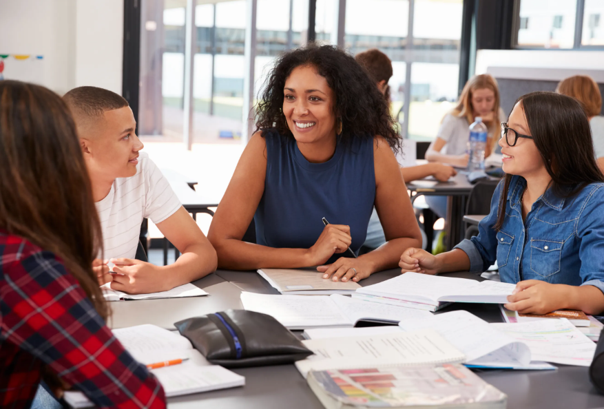 Read more about the article Value of the Teacher’s Desk as the Centre of the Classroom