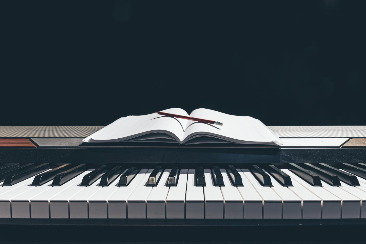 Read more about the article Best Piano Music Books for Beginners to Advanced Players