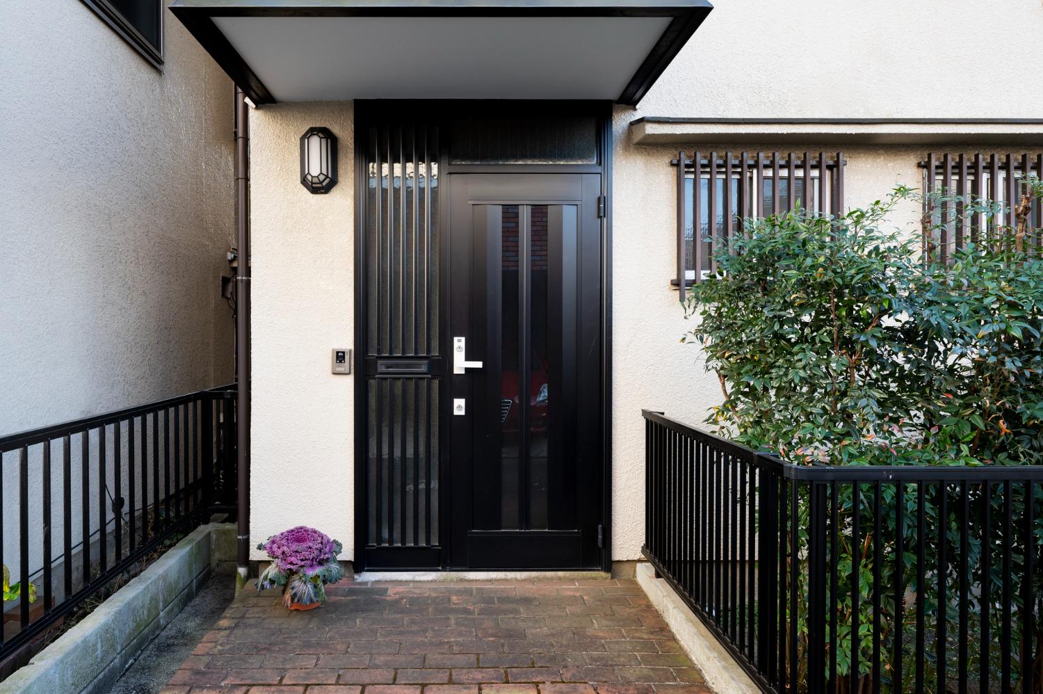 Read more about the article Telescopic Gate Installation: Space-Saving Solutions for Every Property