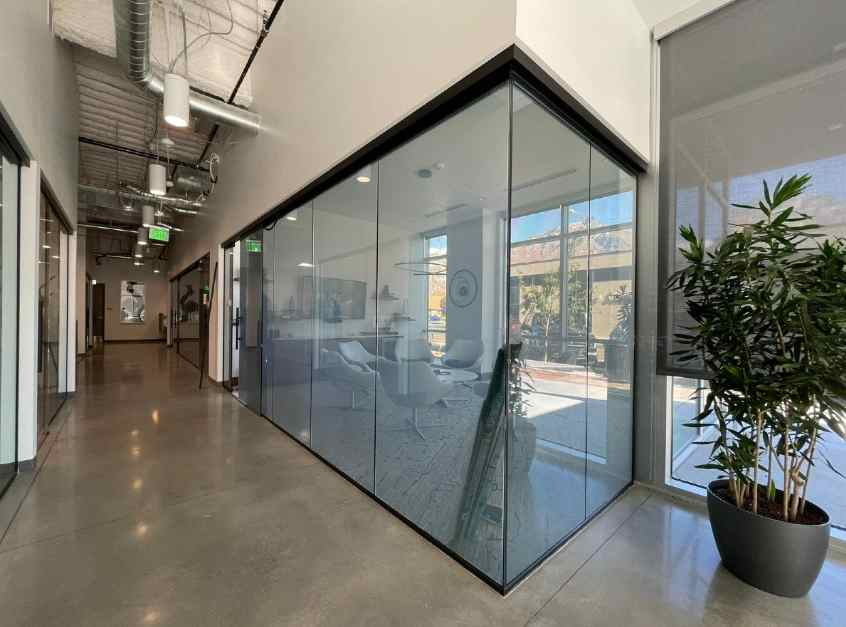 You are currently viewing How Switchable Glass in Sydney Provides the Ultimate Modern Privacy Solution